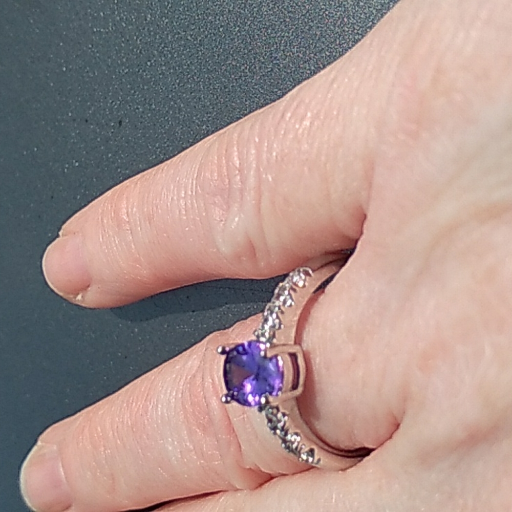 Amethyst and cubic zirconia fashion ring - Picture 6 of 6